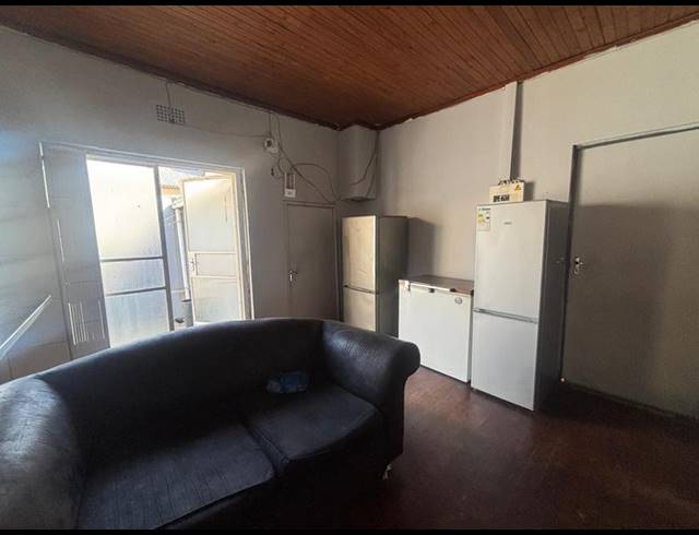 9 BEDROOM HOUSE FOR SALE IN HURST HILL